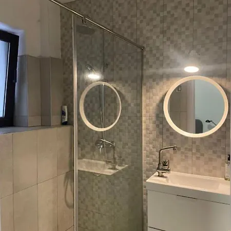 Big For Up To 8 People In Center