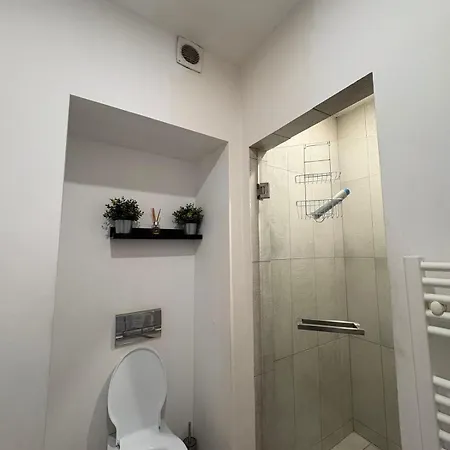 Big For Up To 8 People In Center